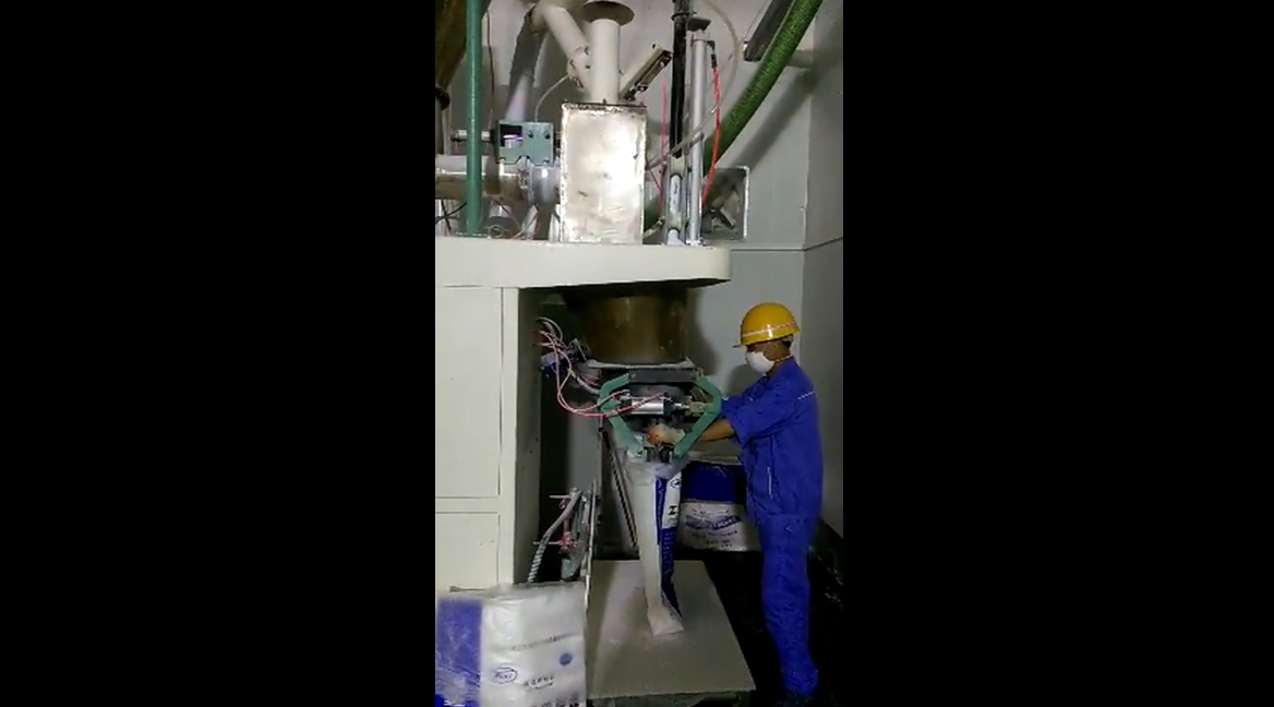 江西江特集團碳酸鋰包裝機使用現場